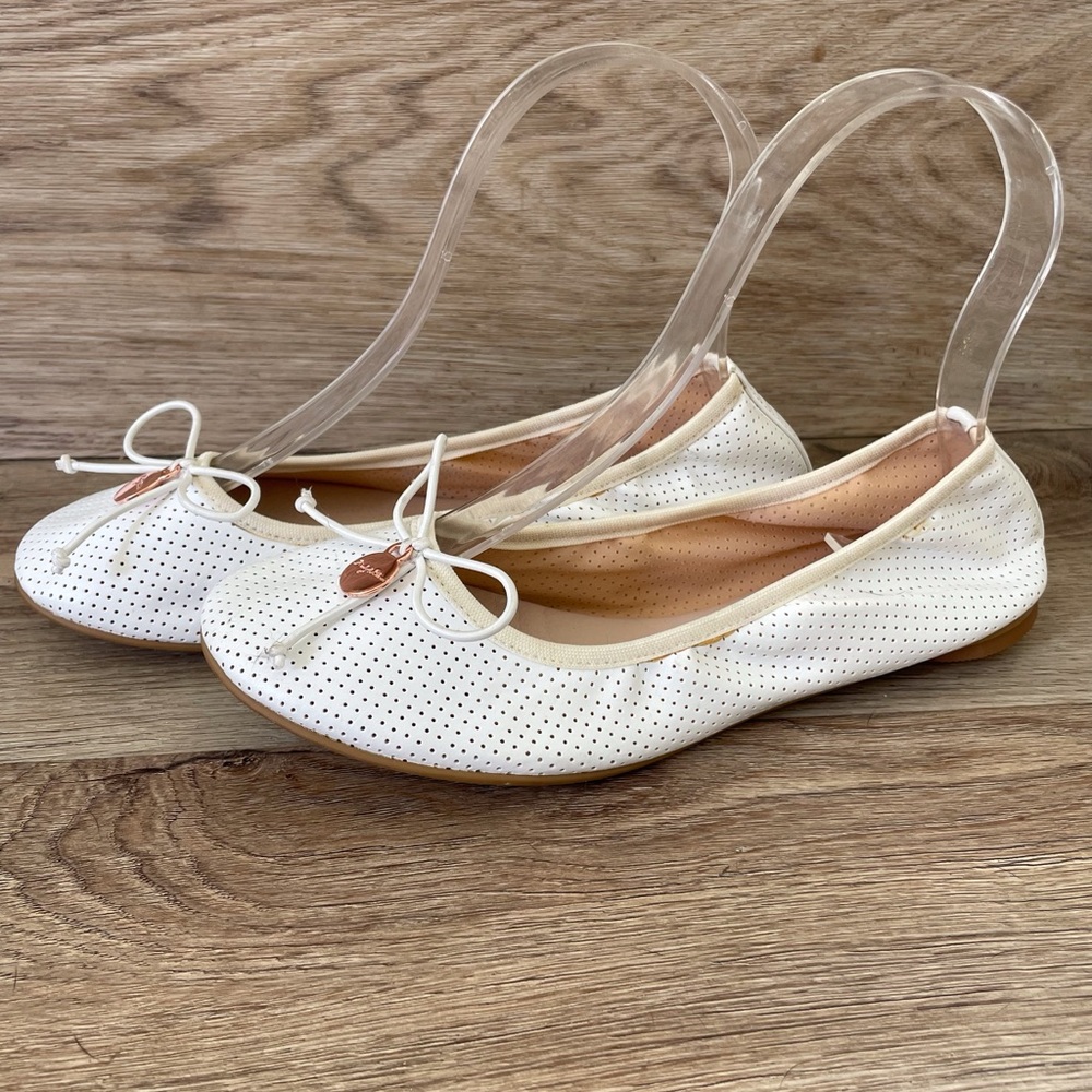 Ruby and Bloom size 3 in kids white flats.